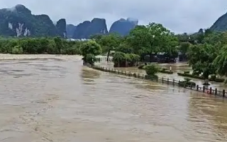 桂林暴雨致遇龙河水位突涨1米多 9日起景区各码头封航停漂！