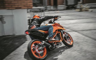 3万9千8！全新KTM 390 DUKE上市：单缸四冲程可弹射起步！