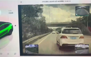 特斯拉Model 3高速上失控：一路横冲直撞 前车奔驰被顶翻！