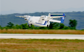 中国HH-100航空商用无人运输机成功首飞：满载700千克、可飞520千米！