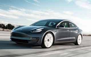 特斯拉Model 3车主曝买车三年车险价格一路上涨：从7千涨到2.2万元！