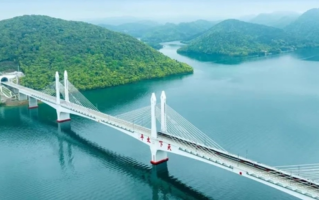 黄金旅游线路！池黄高铁今日开通运营：串联黄鹤楼、西湖、黄山等景区！