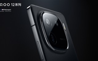 国产屏幕天花板！iQOO 12搭载1.5K高刷直屏：边框比iPhone 15 Pro更窄！