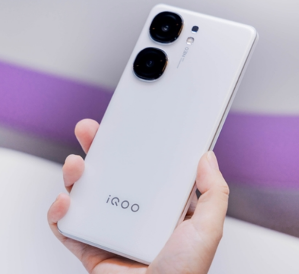 性能最强的安卓双芯旗舰！iQOO Neo9S Pro真机现身！-第2张图片